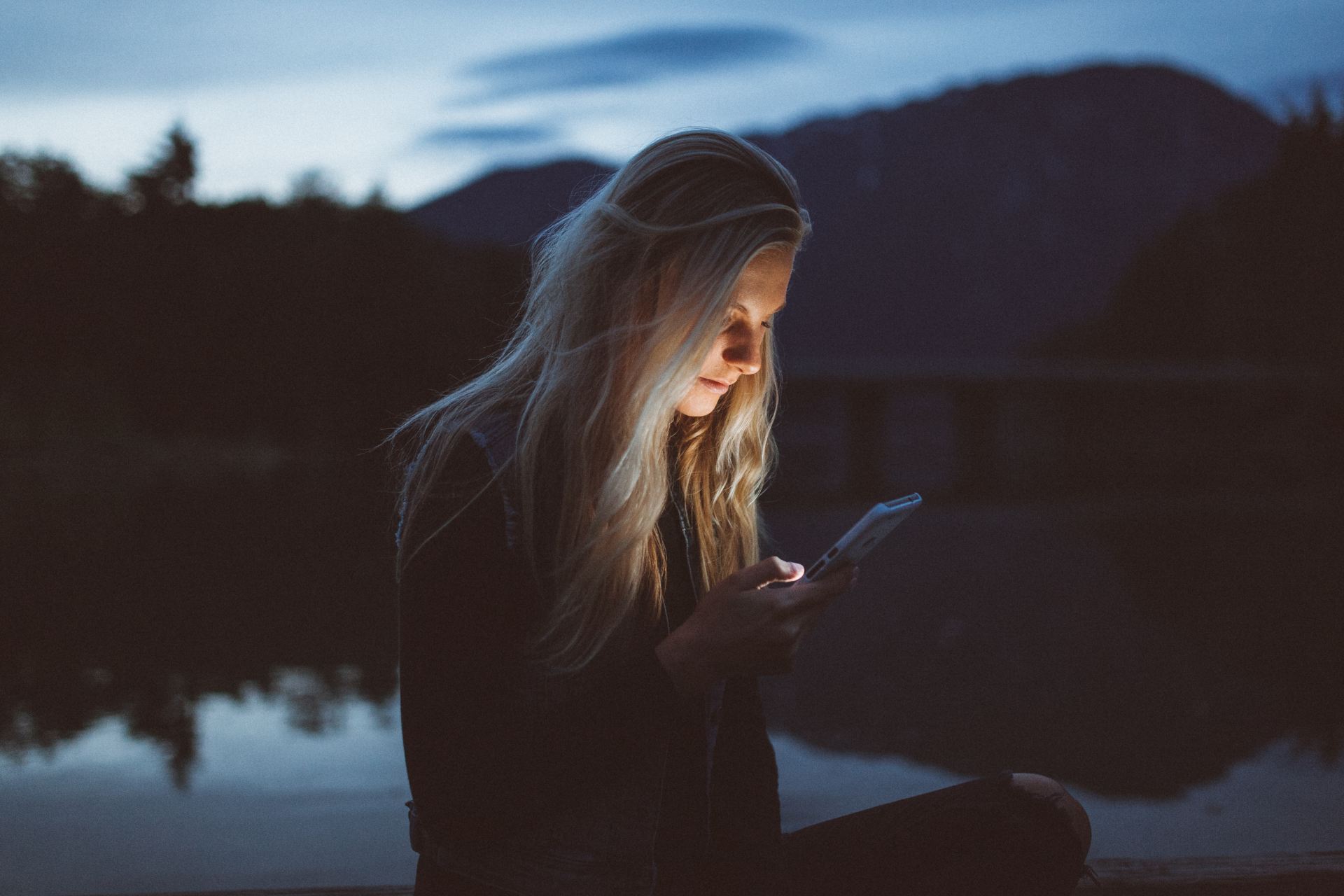 Instant Messaging, Mobile, Apps, Messaging, Girl with phone