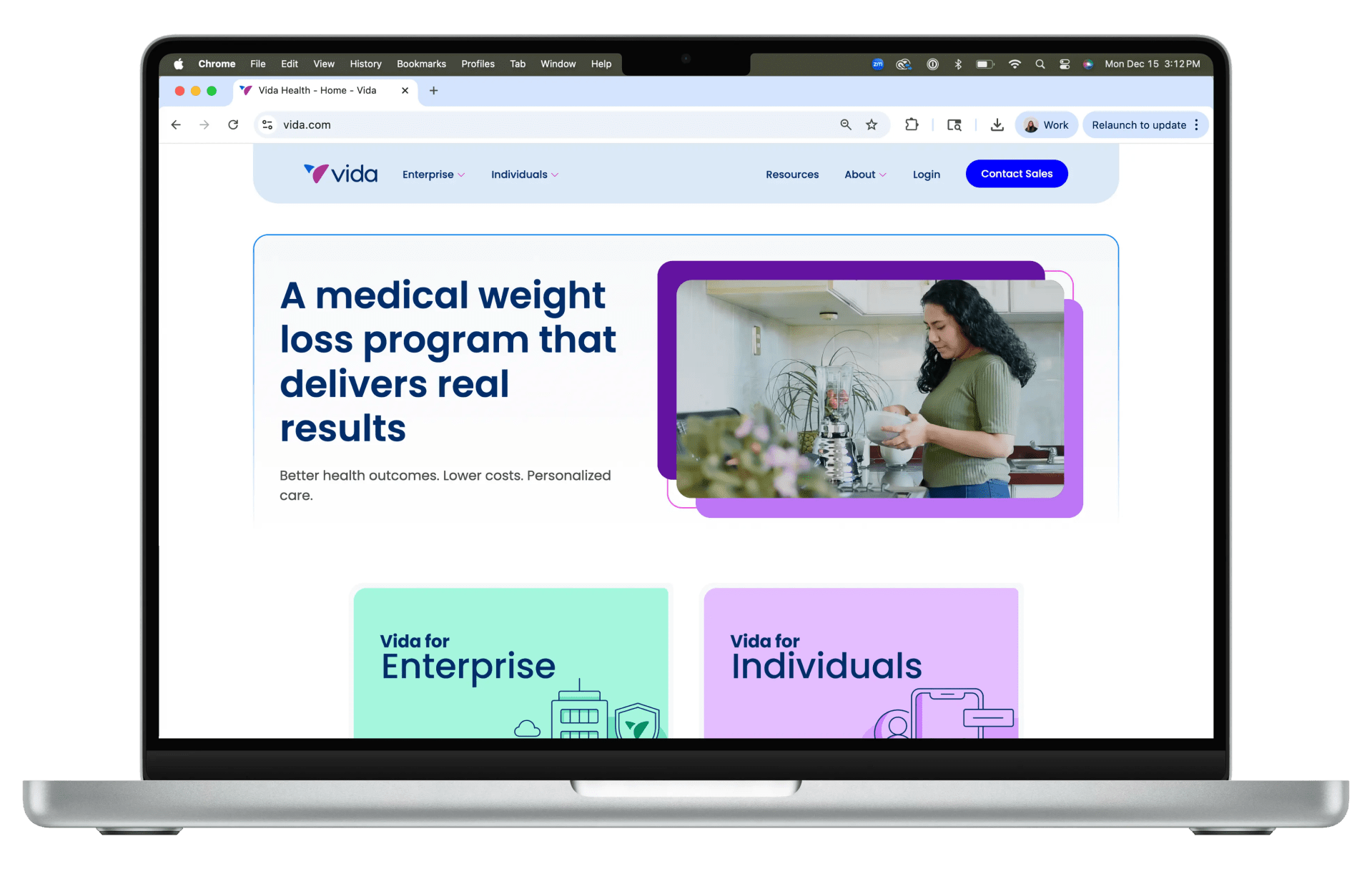 A laptop displays the Vida Health homescreen, with the hero saying "A medical weight loss program that delivers real results". 